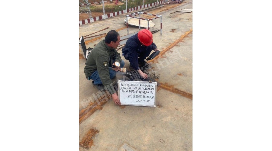 云南，紅河州建水至元陽高速公路土建工程，螞蝗塘匝道鋼箱梁焊縫檢測現(xiàn)場作業(yè)